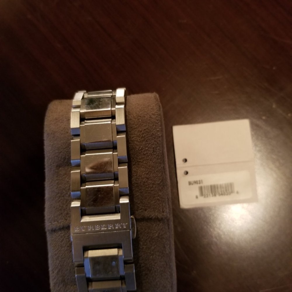 MENS BURBERRY SAPHIRE BLUE EMBOSSED WATCH - Picture 4 of 4